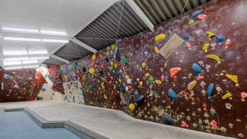 山口県のクライミング施設「ボルダリングジム LABO（ラボ） 山口店」